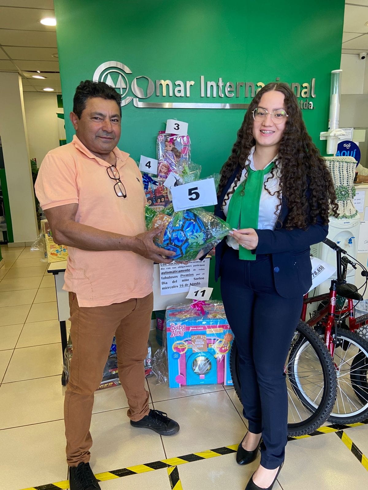 Entrega de premios a los felices ganadores.💪